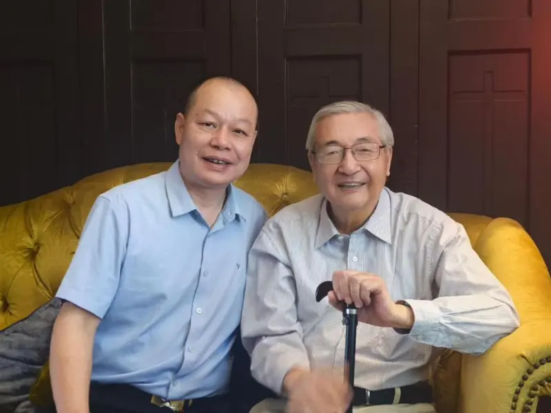Setkání s akademikem CAS Xu Zhihong za účelem prozkoumání technologie Biomanufacturing Anoectochilus a získání jeho exkluzivního zápisu pro Xinquan Shibawan Ice Snow Anoectochilus